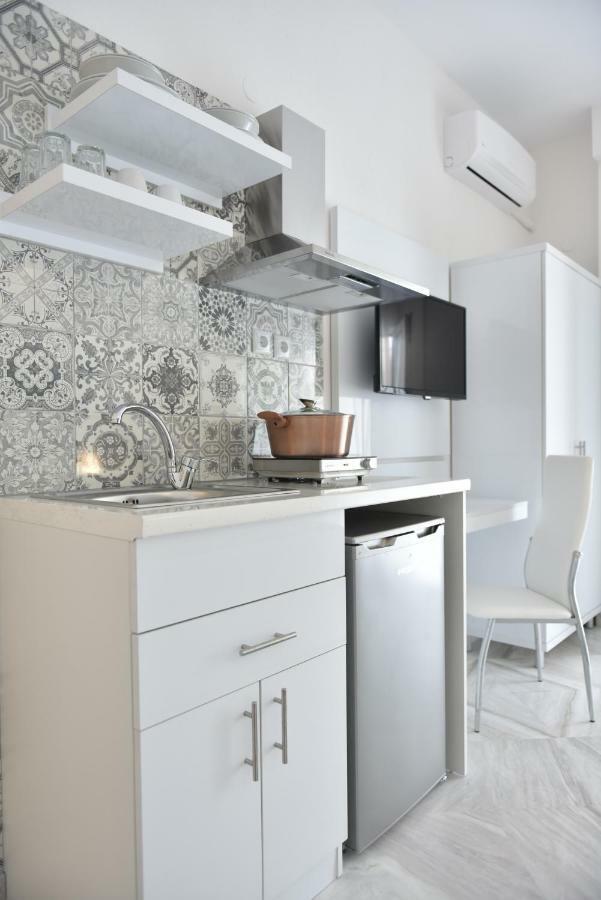 Ilion Luxury Apartments 아스프로발타 외부 사진
